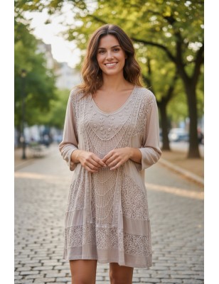 Robe en dentelle doublée