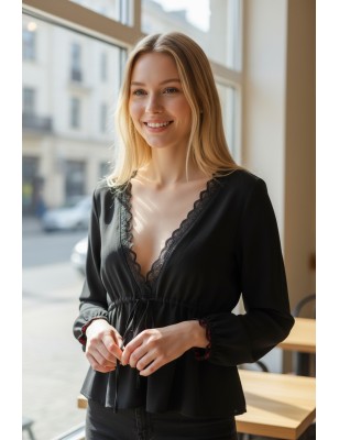 Magnifique blouse décolletée